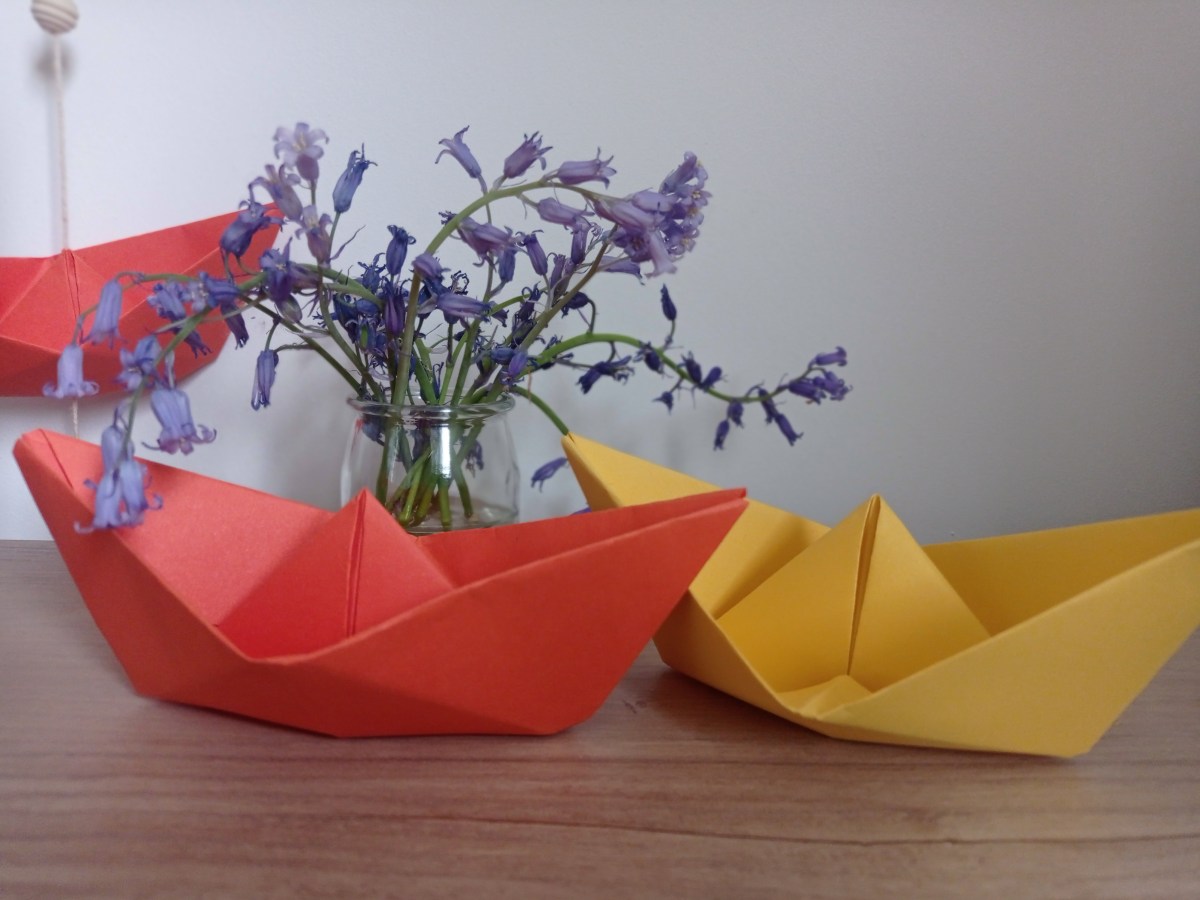 Atelier origami bateau : créativité et motricité&nbsp;fine